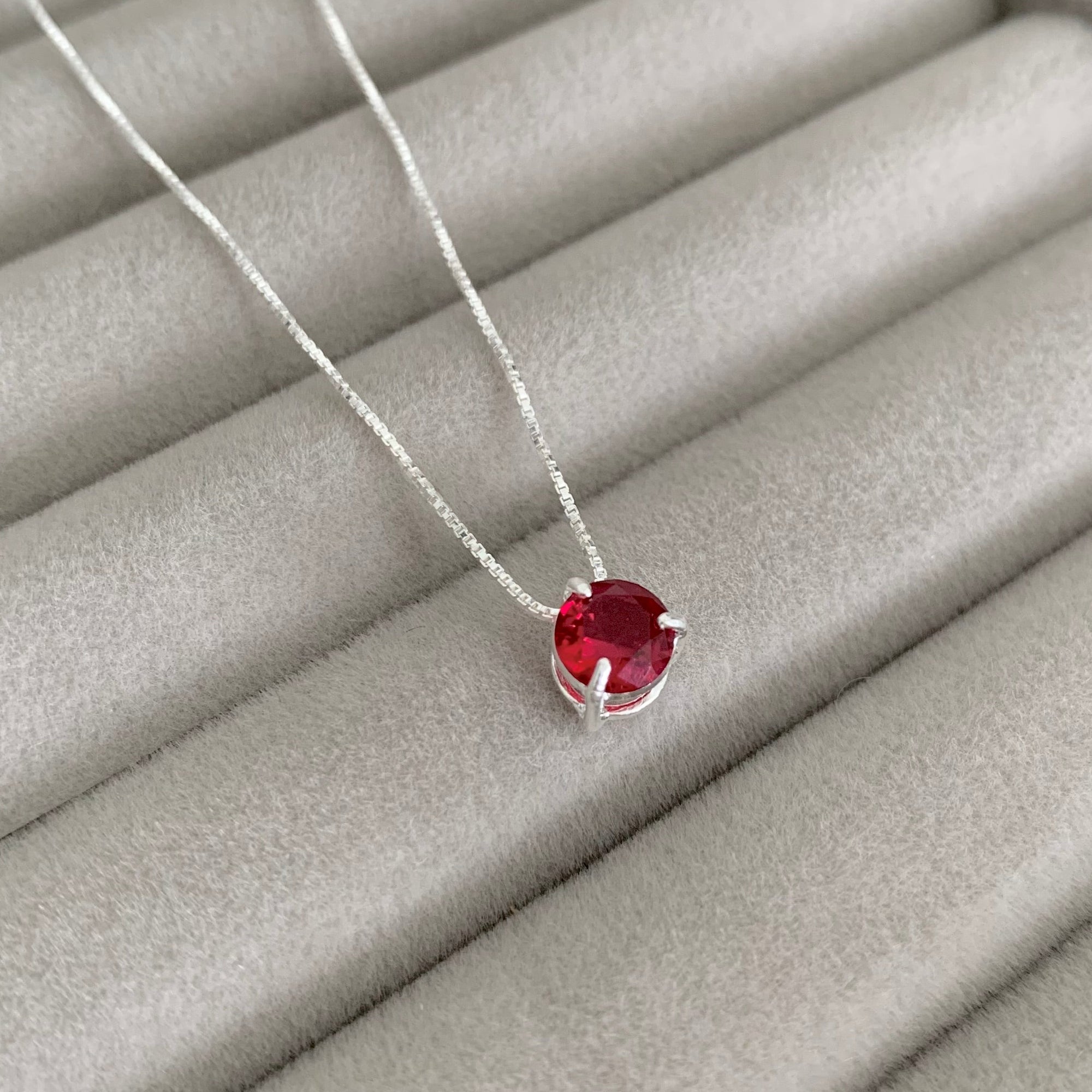 Colar Feminino Ponto de luz Caixa Alta Zircônia Rubi Prata 925