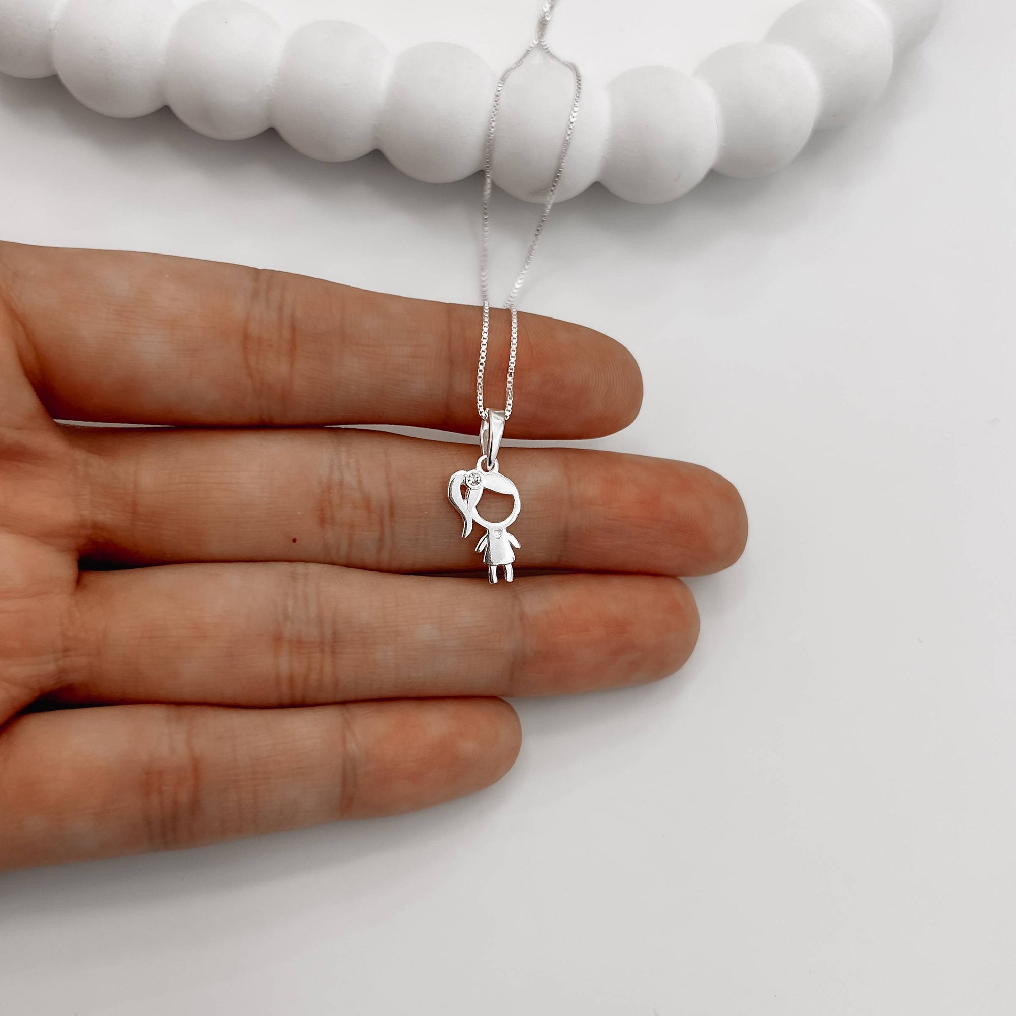 Colar Feminino Pingente Menina Detalhe Zircônia Prata 925
