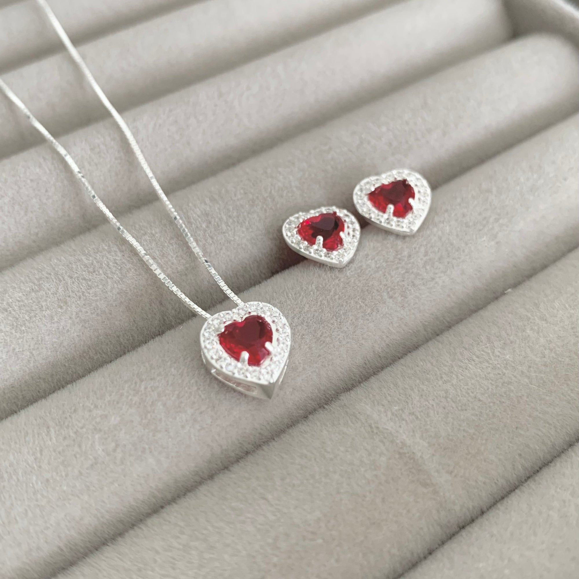 Conjunto Feminino Coração Cravejado Zircônia Rubi Prata 925
