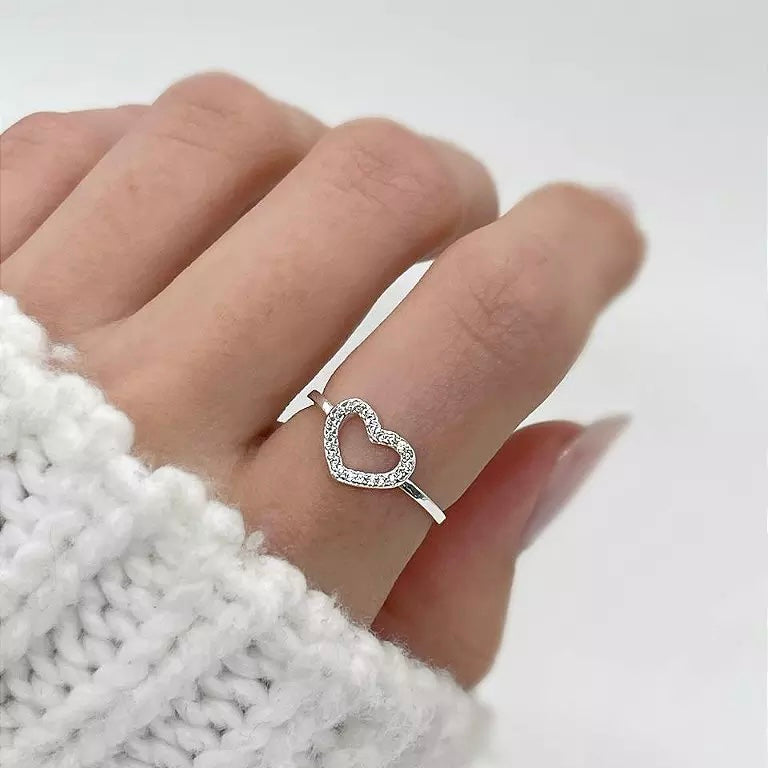 Anel Feminino Coração Vazado Cravejado Prata 925