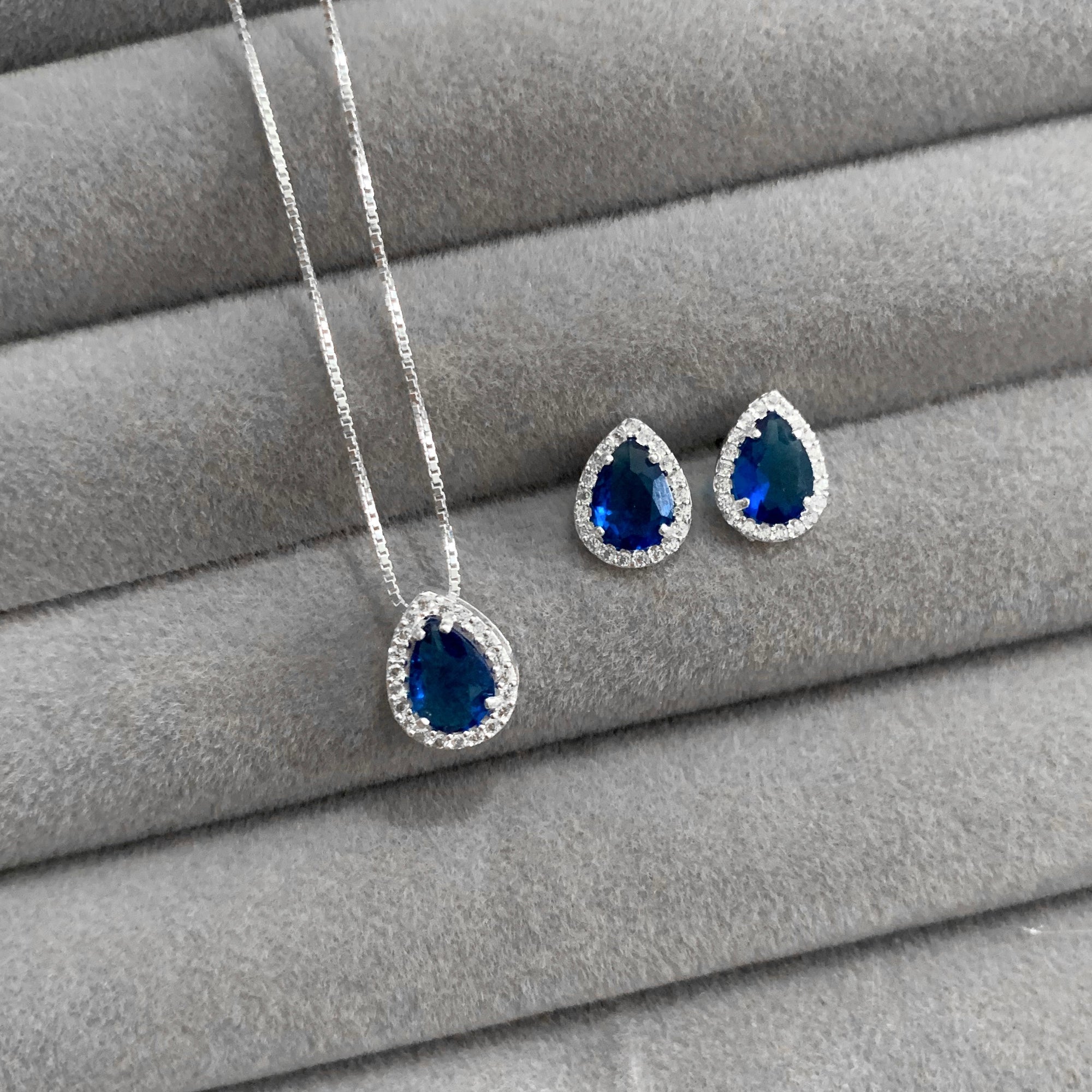 Conjunto Feminino Gota Cravejada Prata 925