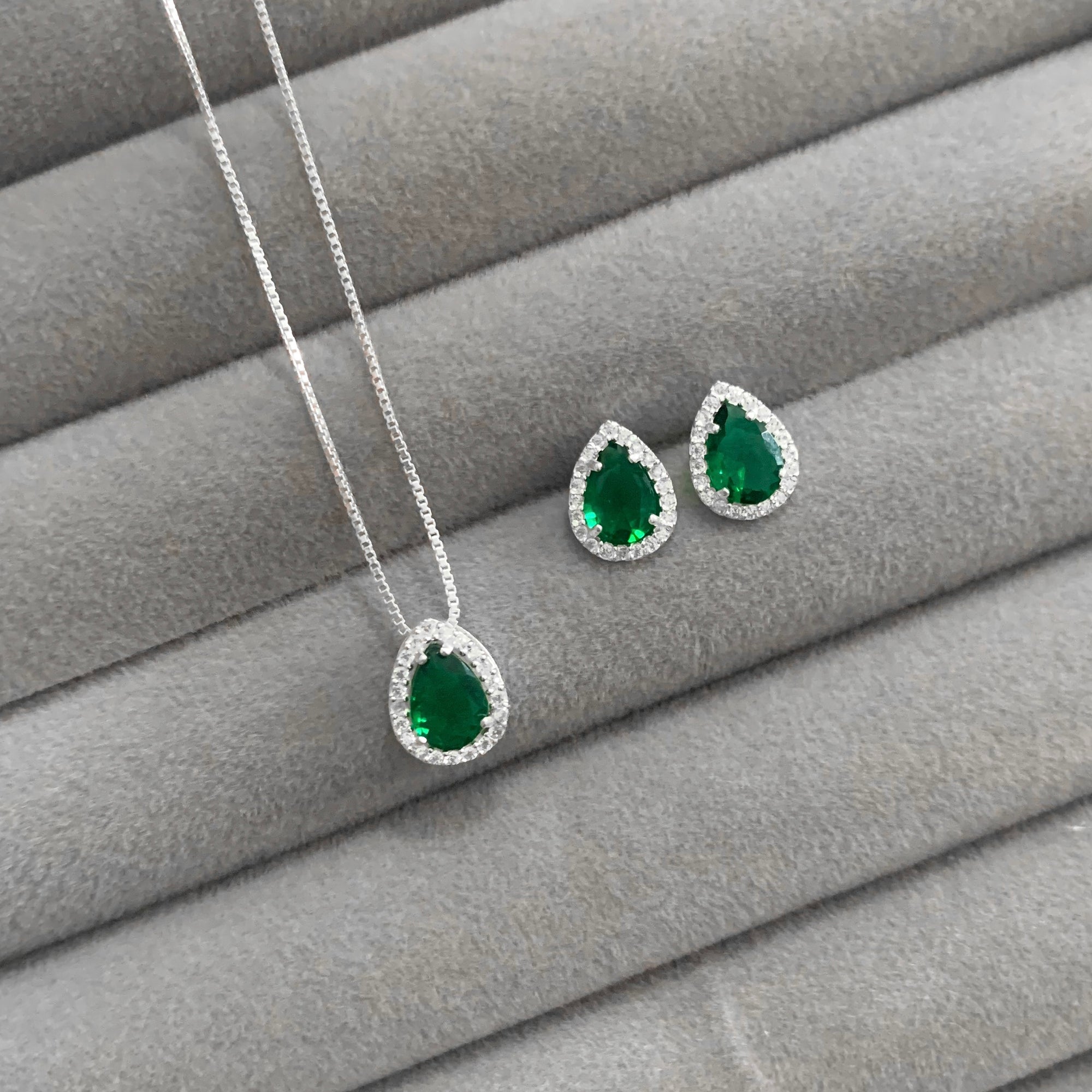 Conjunto Feminino Gota Cravejada Prata 925