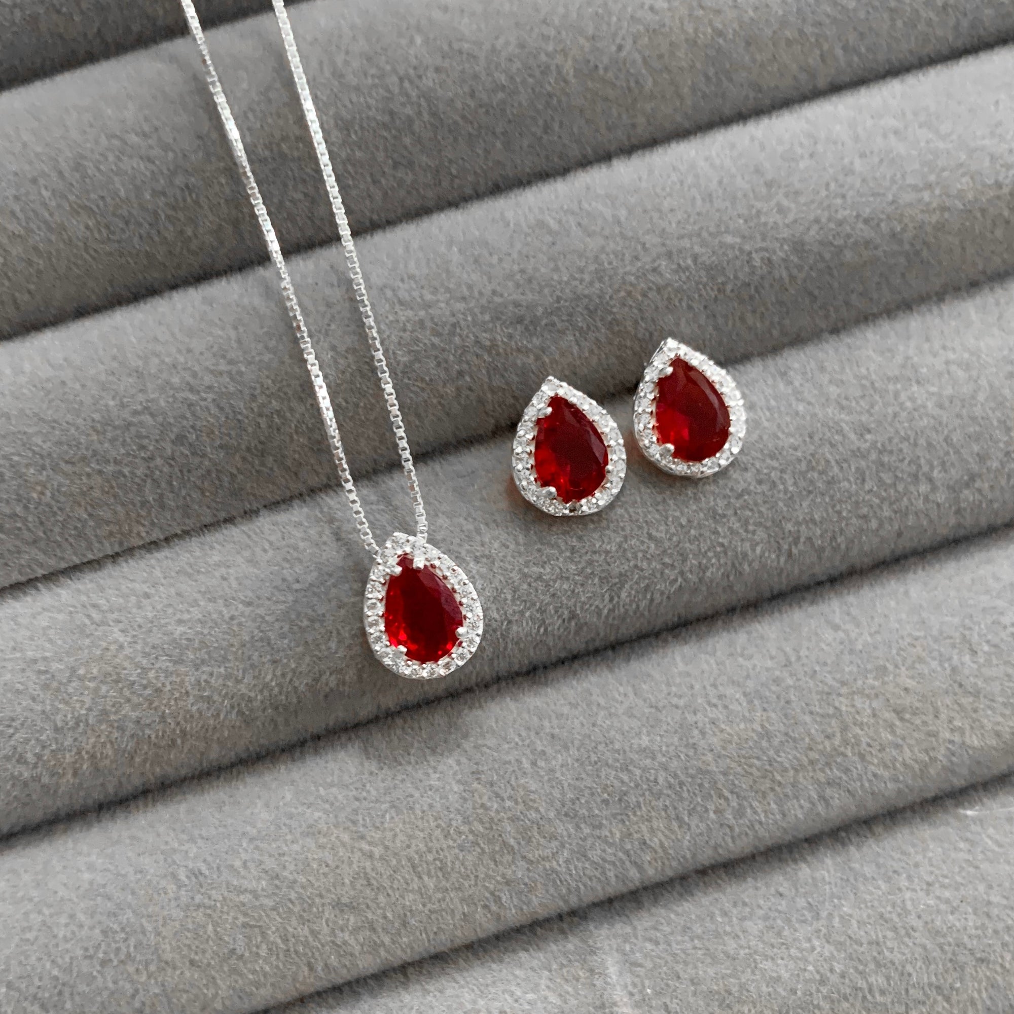 Conjunto Feminino Gota Cravejada Prata 925