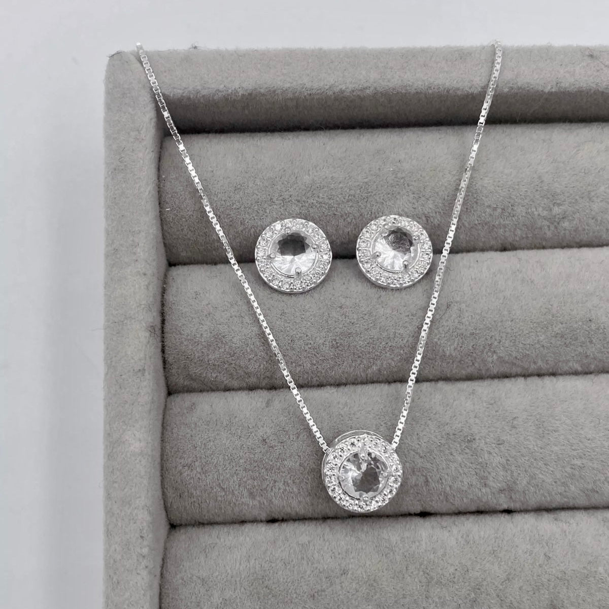 Conjunto Feminino Redondo Cravejado Zircônia Cristal Prata 925