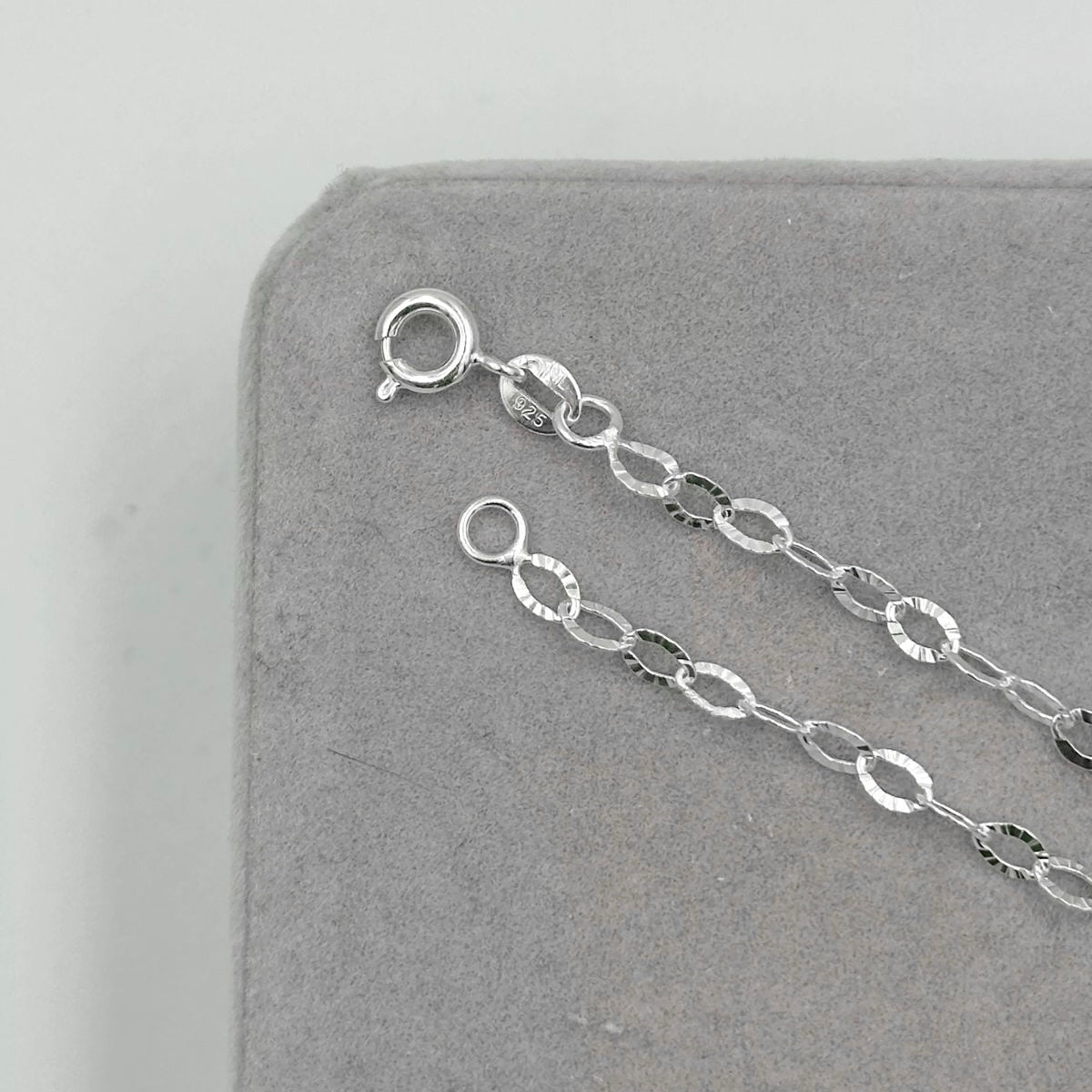 Choker Feminina Elos Detalhados Prata 925
