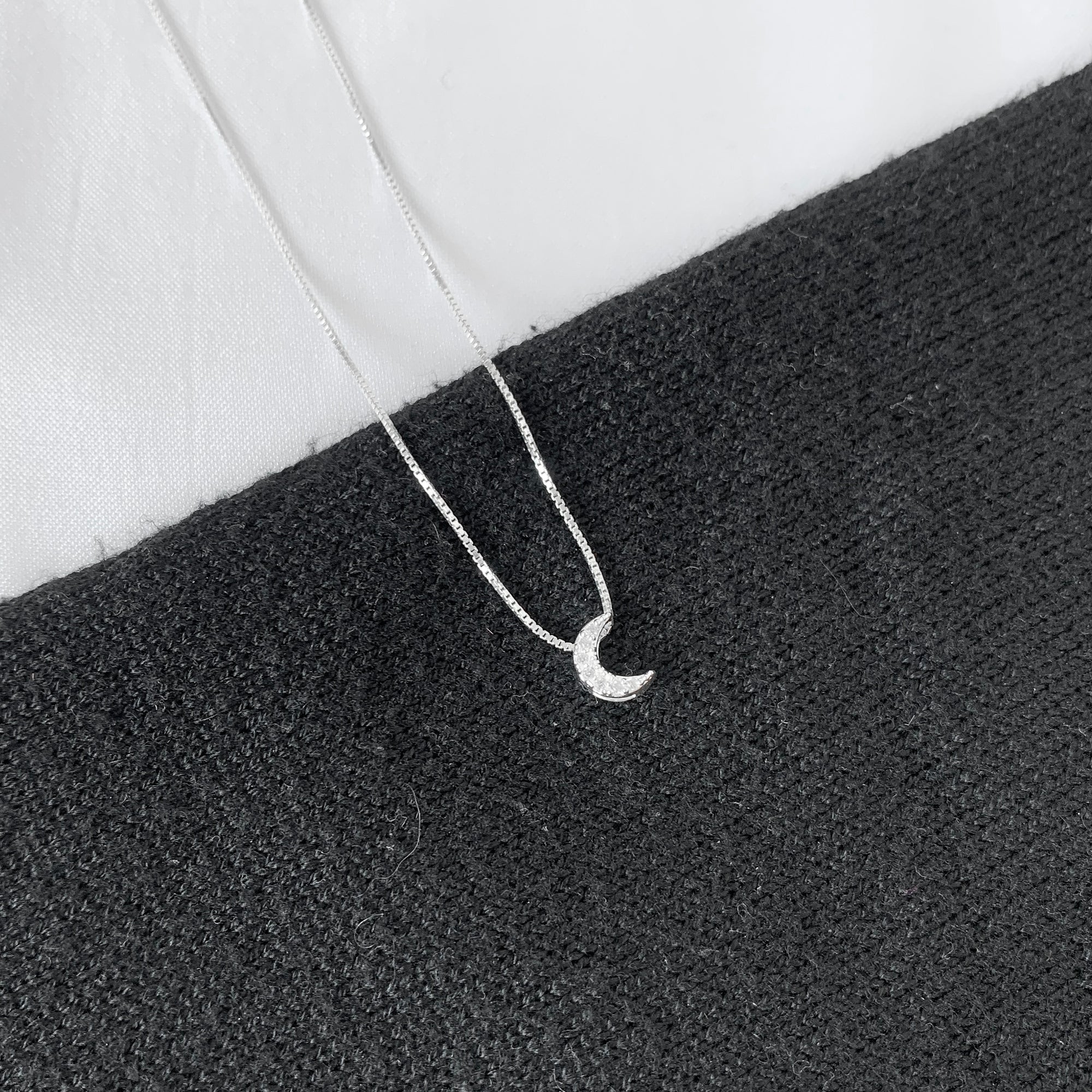 Colar Feminino Mini Lua Cravejada Prata 925